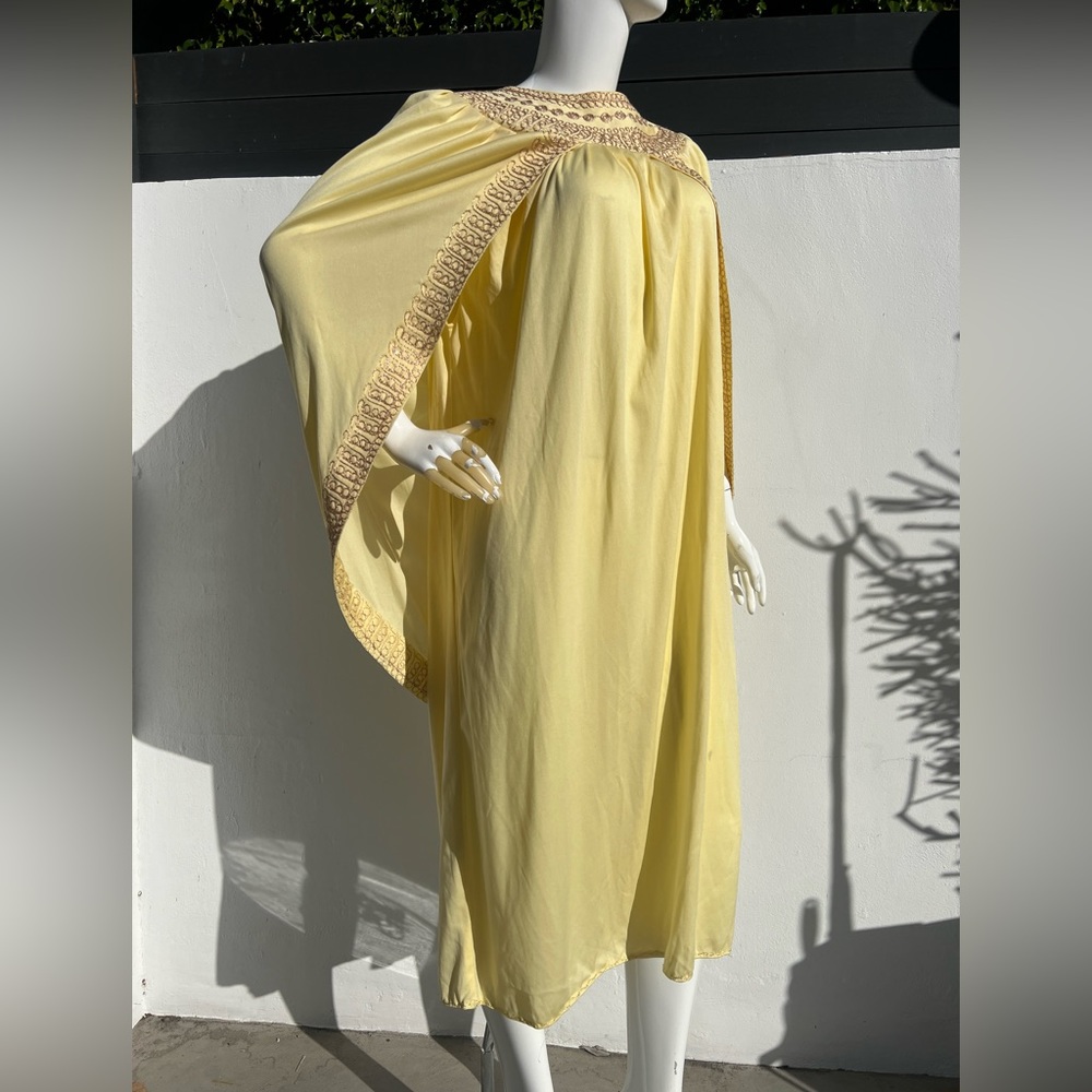 VTG Cocoon Cape Canary Yellow Gown - Picture 14 of 14